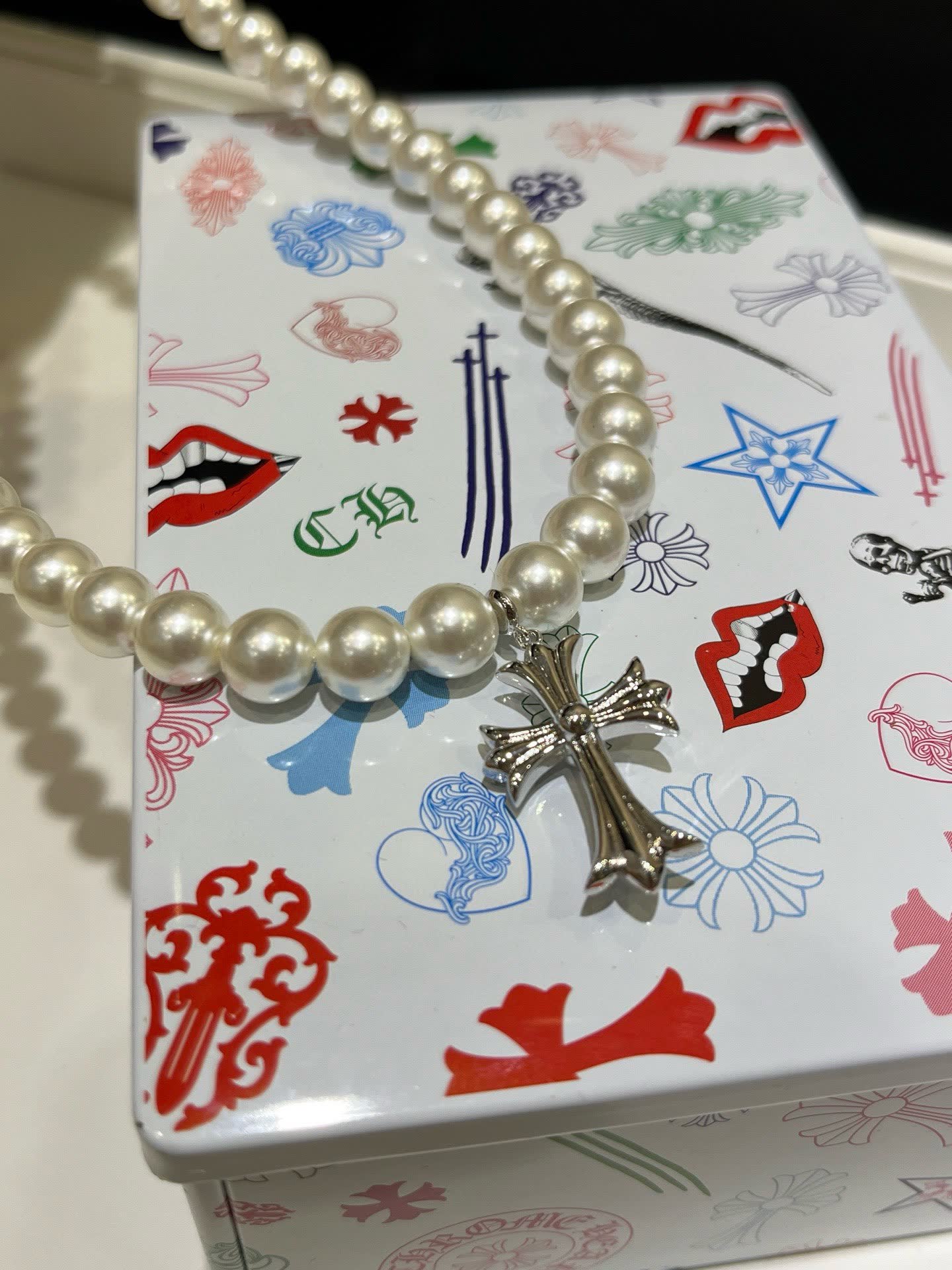 Chrome Hearts Elegant Pearl Cross Pendant Necklace